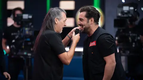 Los concursantes y el jurado de 'El Desafío' cantan junto a Camela Los concursantes y el jurado de 'El Desafío' cantan junto a Camela