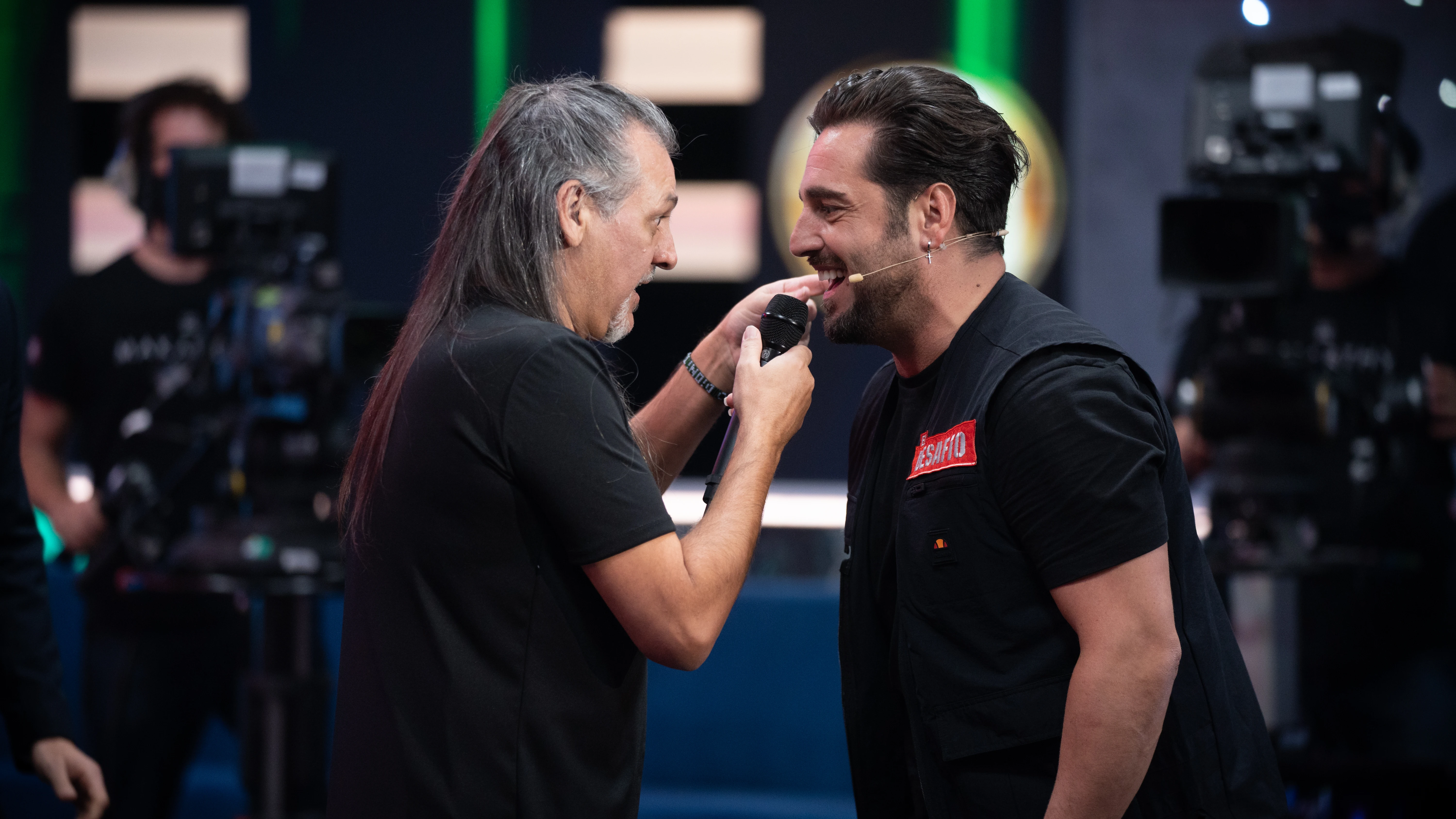 Los concursantes y el jurado de 'El Desafío' cantan junto a Camela Los concursantes y el jurado de 'El Desafío' cantan junto a Camela
