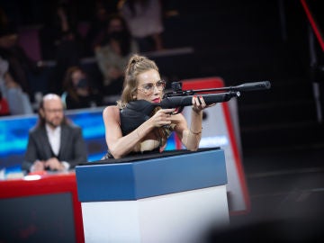 La Batalla de carabinas de Kira Miró