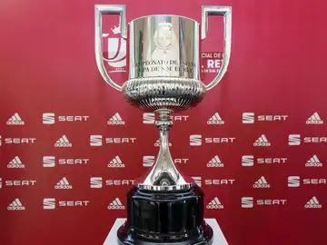 El trofeo de la Copa del Rey El trofeo de la Copa del Rey