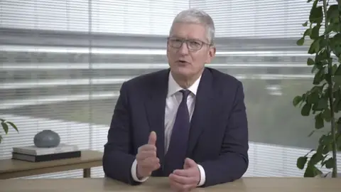 Tim Cook critica las prácticas de las redes sociales e intensifica el conflicto con Facebook Tim Cook critica las prácticas de las redes sociales e intensifica el conflicto con Facebook