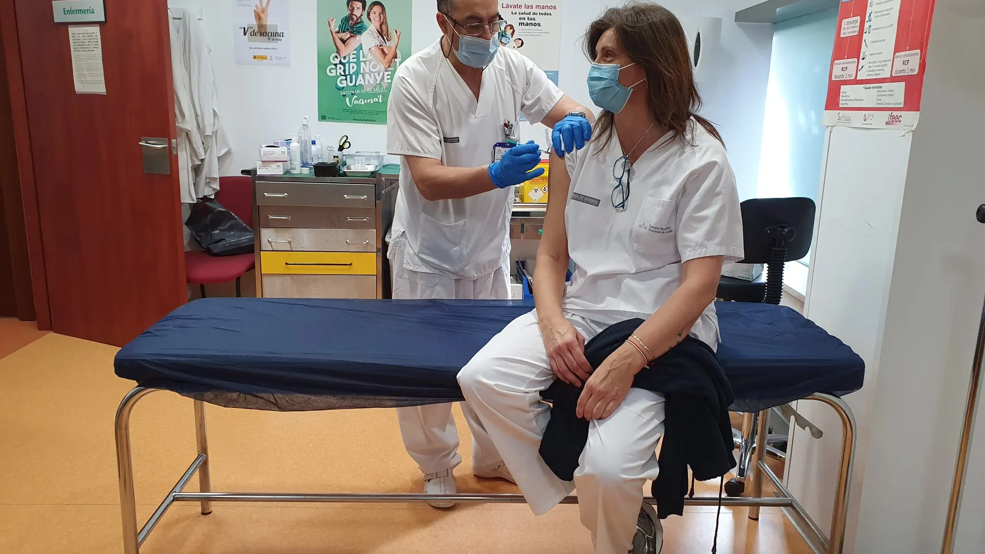 El Colegio de Médicos exige que se clarifique el plan de vacunación Vacunación del personal sanitario