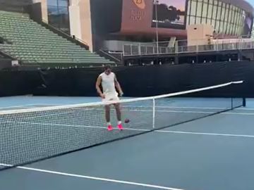 El increíble vídeo de Rafa Nadal jugando al fútbol-tenis en Australia