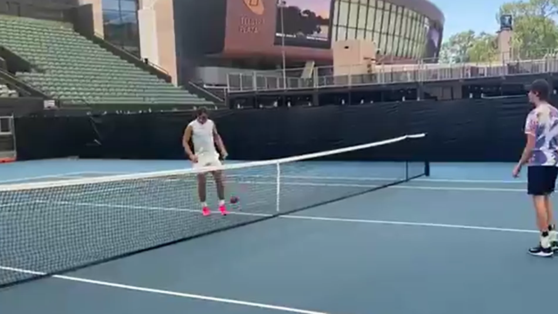 El increíble vídeo de Rafa Nadal jugando al fútbol-tenis en Australia El increíble vídeo de Rafa Nadal jugando al fútbol-tenis en Australia