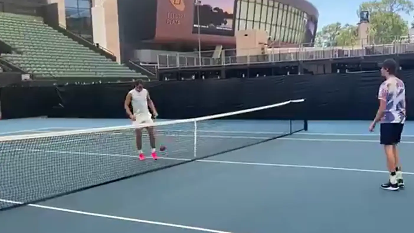 El increíble vídeo de Rafa Nadal jugando al fútbol-tenis en Australia El increíble vídeo de Rafa Nadal jugando al fútbol-tenis en Australia
