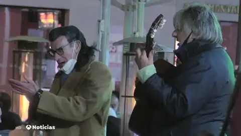 Madrid se convierte en el destino de los franceses cansados de las restricciones de su país: "Necesitamos oxígeno" Madrid se convierte en el destino de los franceses cansados de las restricciones de su país: "Necesitamos oxígeno"