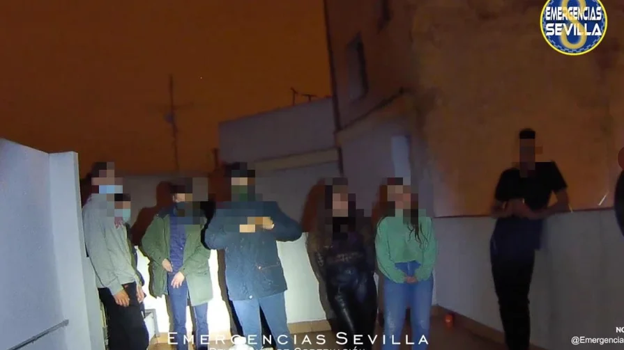 Desalojada una fiesta en una azotea de Sevilla con 16 jóvenes incumpliendo las restricciones Desalojada una fiesta ilegal en una azotea de Sevilla por incumplir las restricciones