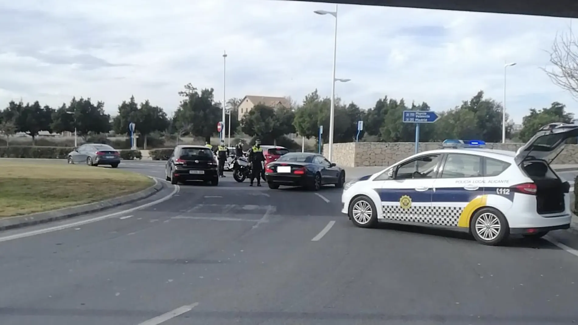 La Policía Local impuso 359 denuncias por quebrantar el cierre perimetral de la ciudad de Alicante La Policía Local impuso 359 denuncias por quebrantar el cierre perimetral de la ciudad de Alicante