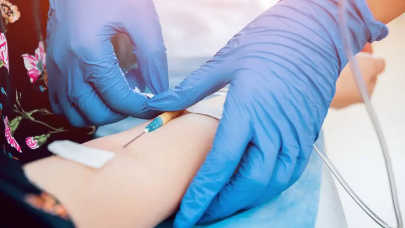 mujer con quimioterapia mujer con quimioterapia