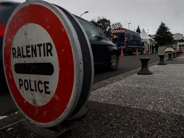 Francia pide una PCR negativa de coronavirus para entrar desde España por carretera Francia pide una PCR negativa de coronavirus para entrar desde España por carretera