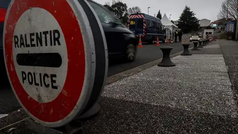 Francia pide una PCR negativa de coronavirus para entrar desde España por carretera Francia pide una PCR negativa de coronavirus para entrar desde España por carretera