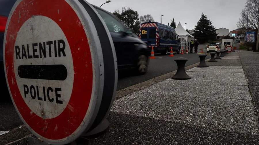 Francia pide una PCR negativa de coronavirus para entrar desde España por carretera Francia pide una PCR negativa de coronavirus para entrar desde España por carretera