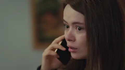 Suat responsabiliza a Sirin del fracaso del secuestro y le oculta si ha muerto Hatice Suat responsabiliza a Sirin del fracaso del secuestro y le oculta si ha muerto Hatice