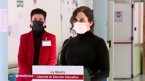 Madrid vuelve a permitir reuniones de 6 personas en terrazas, hará la mascarilla obligatoria en restaurantes y quiere vacunar a camareros Madrid vuelve a permitir reuniones de 6 personas en terrazas, hará la mascarilla obligatoria en restaurantes y quiere vacunar a camareros