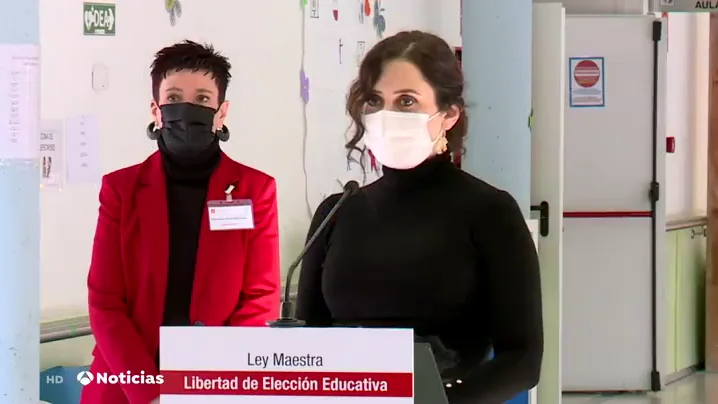 Madrid vuelve a permitir reuniones de 6 personas en terrazas, har&aacute; la mascarilla obligatoria en restaurantes y quiere vacunar a camareros