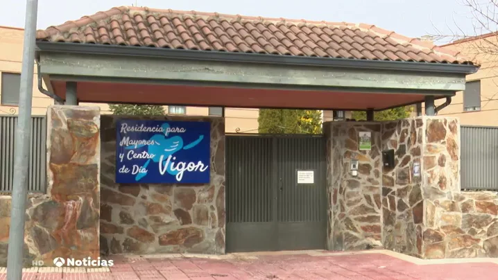 Las familias de la residencia de Becerril de la Sierra denuncian que no avisaron del brote que causó la muerte de 12 ancianos Las familias de la residencia de Becerril de la Sierra denuncian que no avisaron del brote que causó la muerte de 12 ancianos