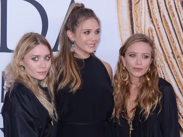 Mary-Kate, Elizabeth y Ashley Olsen Mary-Kate, Elizabeth y Ashley Olsen