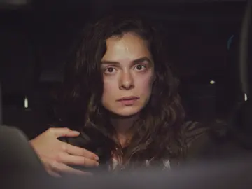 Tensión entre Bahar y Sarp, que decide mentir sobre la muerte de Yeliz Tensión entre Bahar y Sarp, que decide mentir sobre la muerte de Yeliz
