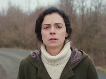 Bahar consigue un momento de soledad, agobiada por la situación con Sarp Bahar consigue un momento de soledad, agobiada por la situación con Sarp