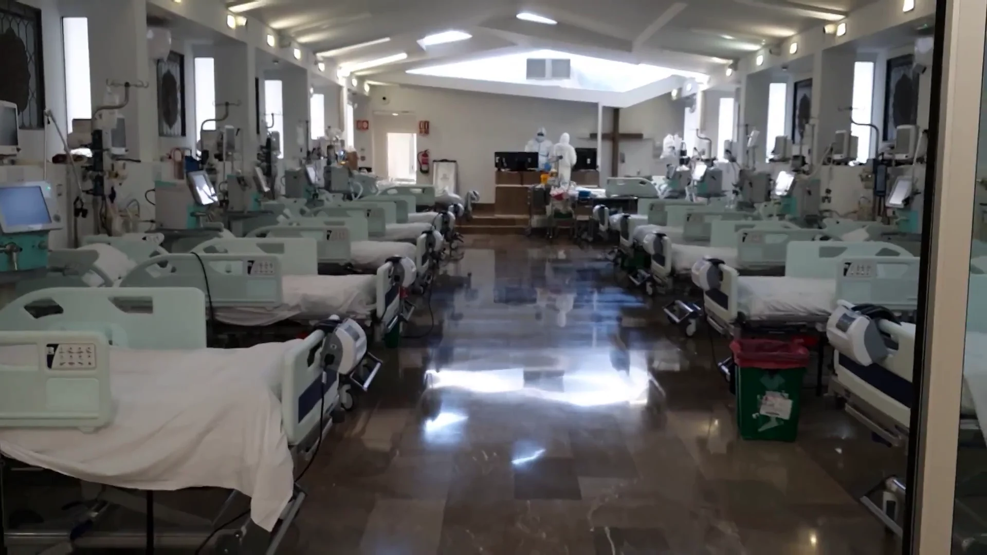 La capilla de un hospital de Granada se habilita como sala UCI ante la avalancha de pacientes La capilla de un hospital de Granada se habilita como sala UCI ante la avalancha de pacientes