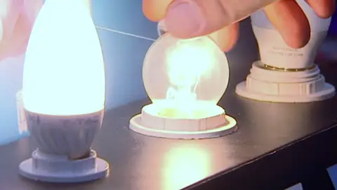 Los hoteleros advierten que la nueva factura de la luz puede aumentar sus gastos y perjudicar la recuperación Los hoteleros advierten que la nueva factura de la luz puede aumentar sus gastos y perjudicar la recuperación