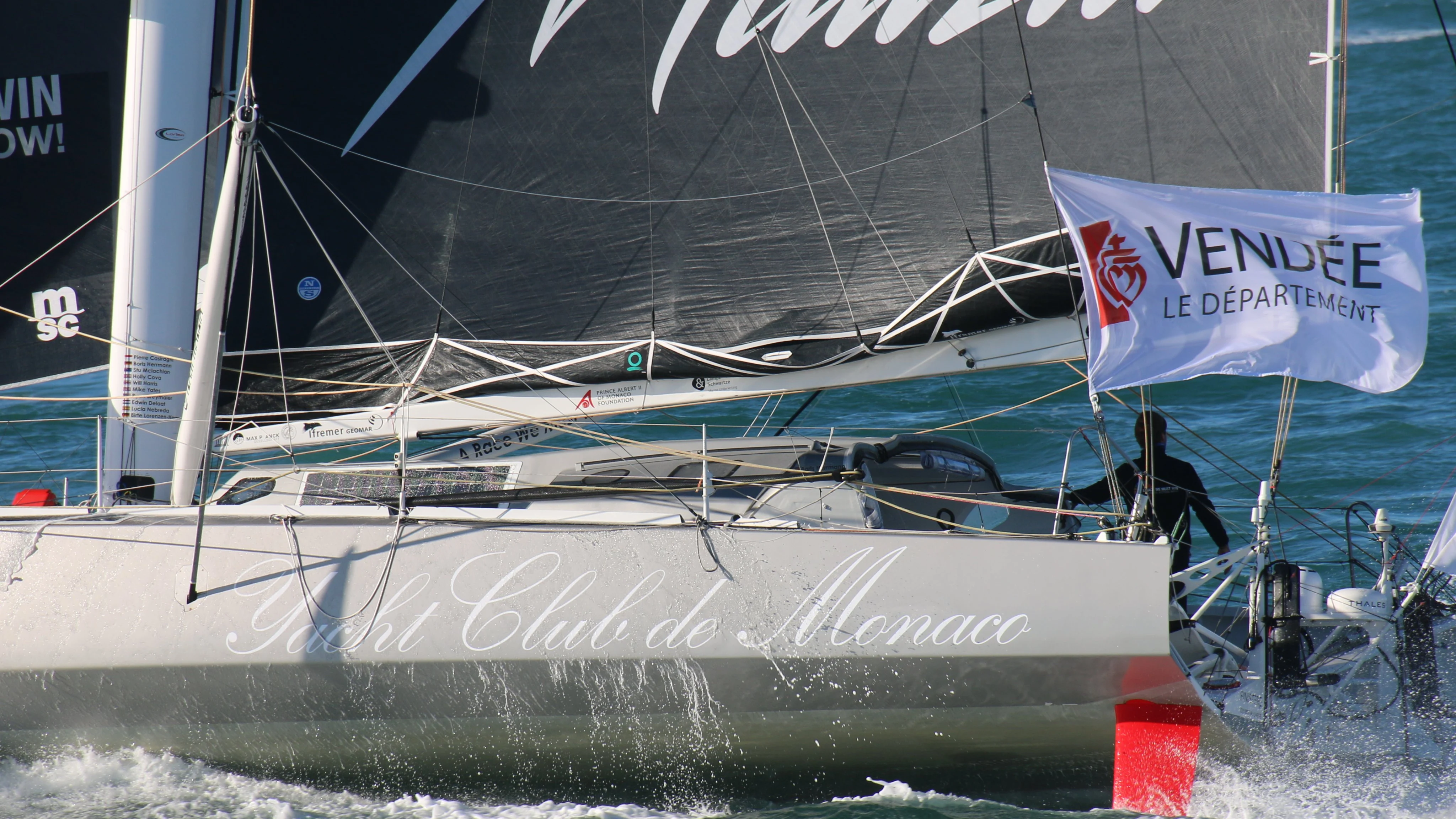 El velero 'Seaexplorer-Yacht club de Monaco', del alem&aacute;n Boris Herrmann