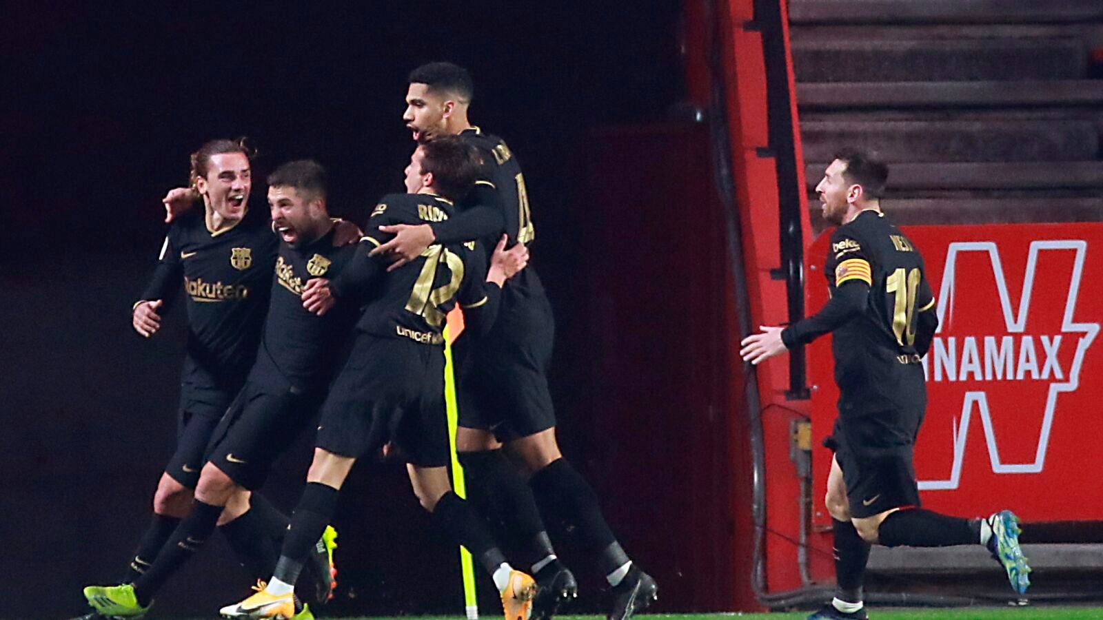 El Barcelona pasa a semifinales de Copa del Rey en un histórico partido contra el Granada (3-5)