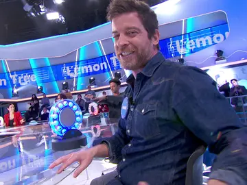 Manu Baqueiro monta un karaoke en ‘La Pista’: “¡Canto muy mal, le he echado valor!” Manu Baqueiro monta un karaoke en ‘La Pista’: “¡Canto muy mal, le he echado valor!”