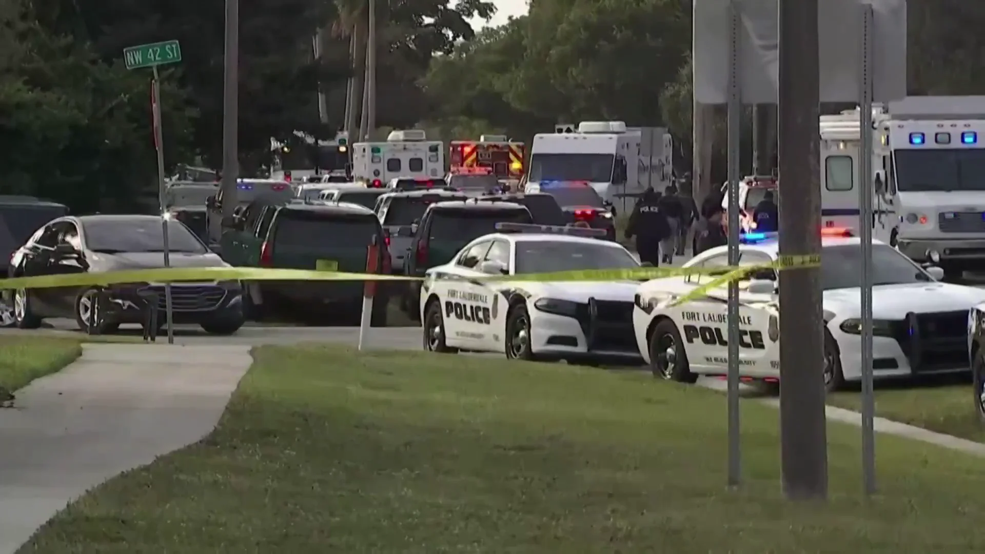 Mueren 2 agentes del FBI y otros 3 resultan heridos en un tiroteo en Florida Mueren 2 agentes del FBI y otros 3 resultan heridos en un tiroteo en Florida