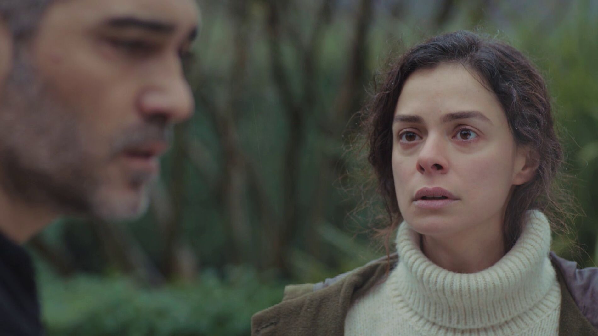 Bahar libera su tensión acumulada con un bofetón a Sarp: “La que sobra soy yo”