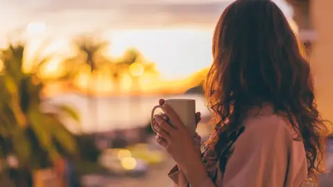 Tomando café Tomando café