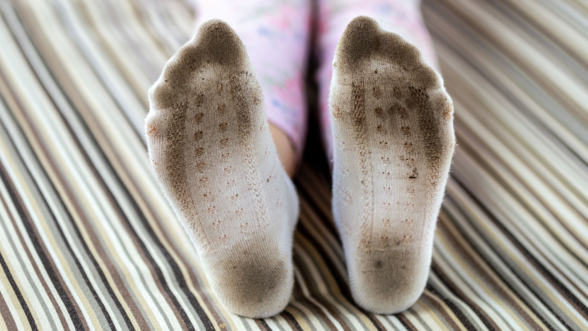 Calcetines blancos sucios