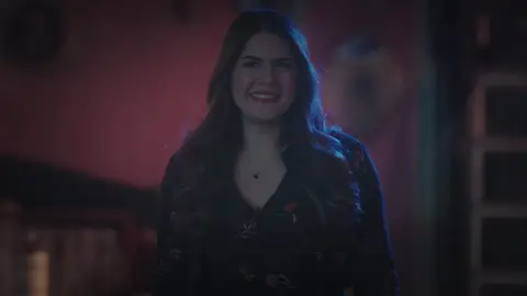 La tristeza pasa factura a Ceyda: delira en el escenario con Yeliz y acaba desmayándose La tristeza pasa factura a Ceyda: delira en el escenario con Yeliz y acaba desmayándose