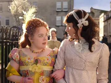 Nicola Coughlan y Claudia Jessie como Penelope y Eloise en 'Los Bridgerton' Nicola Coughlan y Claudia Jessie como Penelope y Eloise en 'Los Bridgerton'