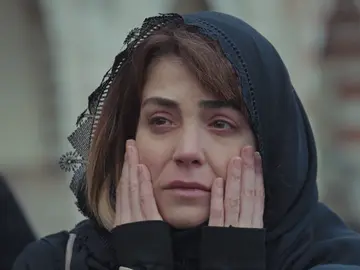 La fugaz felicidad de Bahar, amenazada por la tristeza del funeral de Yeliz La fugaz felicidad de Bahar, amenazada por la tristeza del funeral de Yeliz