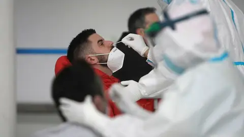La pandemia deja más de 3 millones de fallecidos y 140 millones de contagiados en todo el mundo Datos del COVID-19 en España: 31.596 nuevos casos y 565 fallecidos