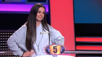 Claudia deja sin palabras a Arturo Valls al revelar su apellido en ‘¡Ahora caigo!’