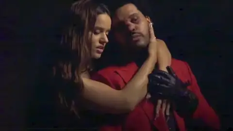 Rosalía y The Weeknd en el vídeo de 'Blinding Lights' Remix Rosalía y The Weeknd en el vídeo de 'Blinding Lights' Remix