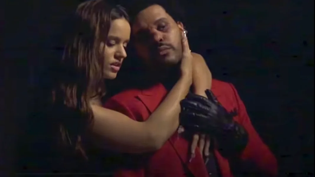 Rosalía y The Weeknd en el vídeo de 'Blinding Lights' Remix Rosalía y The Weeknd en el vídeo de 'Blinding Lights' Remix
