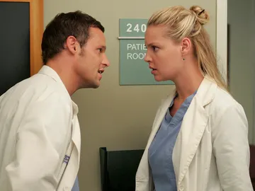 Justin Chambers y Katherine Heigl en 'Anatomía de Grey' Justin Chambers y Katherine Heigl en 'Anatomía de Grey'