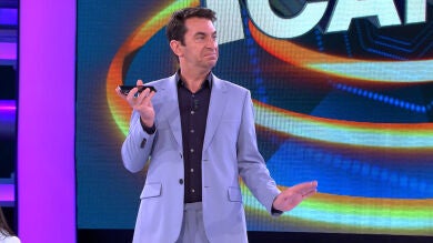 El despiste de Arturo Valls que ha enfadado a Siri por una “infidelidad”