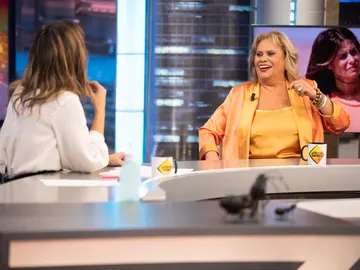 La 'pelea' entre Carmina Barrios y Nuria Roca, ¿cuál de las dos ronca más? La 'pelea' entre Carmina Barrios y Nuria Roca, ¿cuál de las dos ronca más?