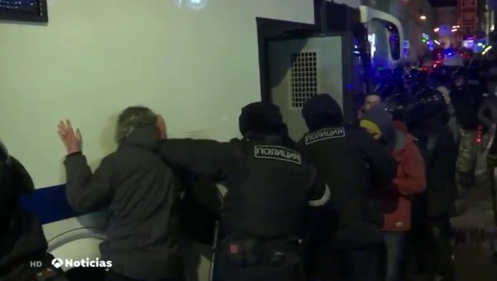 El vídeo que muestra las penosas condiciones en las que están detenidos los seguidores de Alexei Navalni 