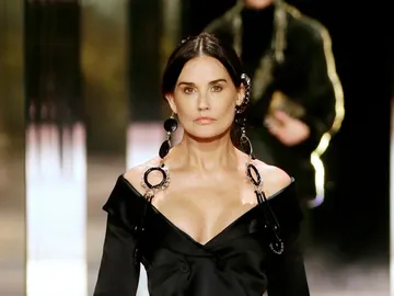 Demi Moore desfilando en París Demi Moore desfilando en París