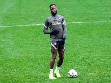 El delantero francés del Atlético de Madrid Moussa Dembélé