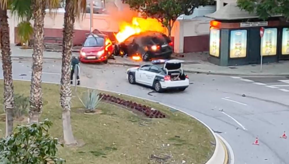 Un accidente de coche provoca el incendio de varios vehículos en Virreina 