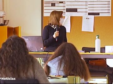 Micrófonos y altavoces contra el ruido de autopista en un instituto de Pontevedra
