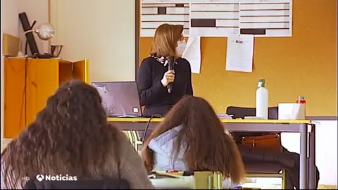 Micrófonos y altavoces contra el ruido de autopista en un instituto de Pontevedra Micrófonos y altavoces contra el ruido de autopista en un instituto de Pontevedra