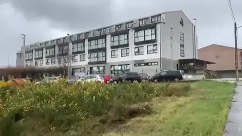 La cepa británica podría estar tras un brote en una residencia de Carballo con 22 muertos La cepa británica podría estar tras un brote en una residencia de Carballo con 22 muertos