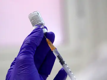 Más de 600.000 personas en España ya han recibido las dos dosis de la vacuna contra el coronavirus Más de 600.000 personas en España ya han recibido las dos dosis de la vacuna contra el coronavirus